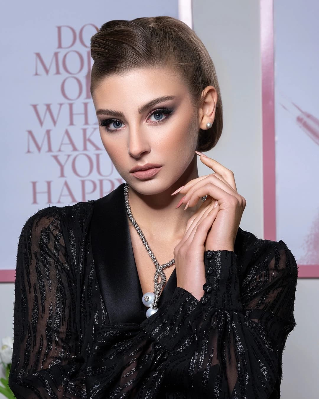 Makeup Academy 16
